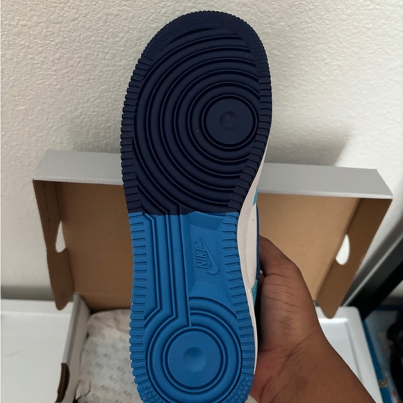 Nike shoes - Picture 4 of 4